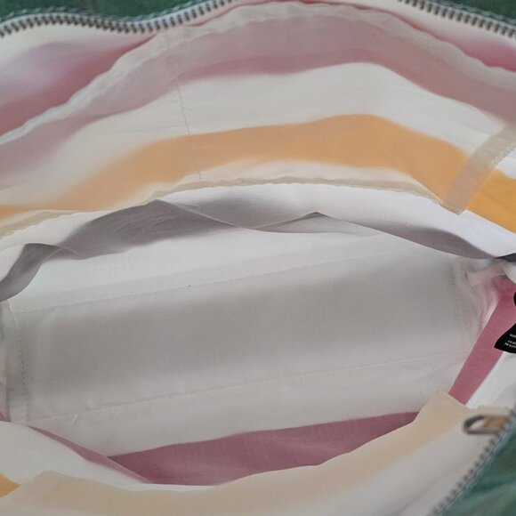BAY ICONIC STRIPED BAG! NWOT🆕🆕🆕 - Picture 8 of 16